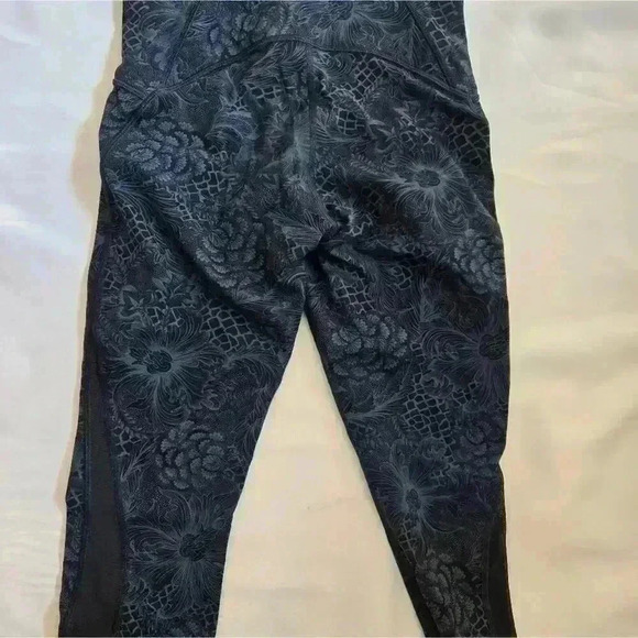 Women’s Lululemon Train Times Crop 17” Size 6 Nouveau Mach Blue Black - Picture 3 of 10